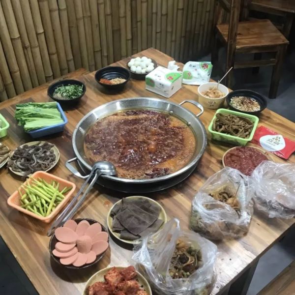 去1300年的唐昌古镇!吃街巷里的「风吹吹」