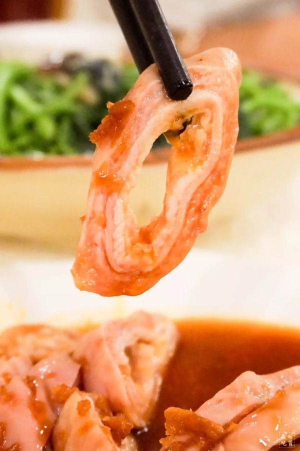救命!这家餐厅的菜有怪味,开了30年怎么还没人投诉?