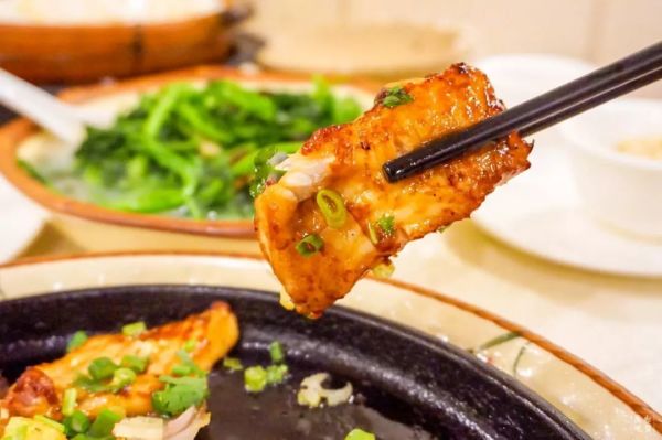 救命!这家餐厅的菜有怪味,开了30年怎么还没人投诉?