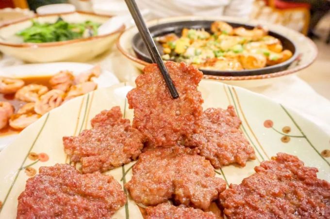 救命!这家餐厅的菜有怪味,开了30年怎么还没人投诉?