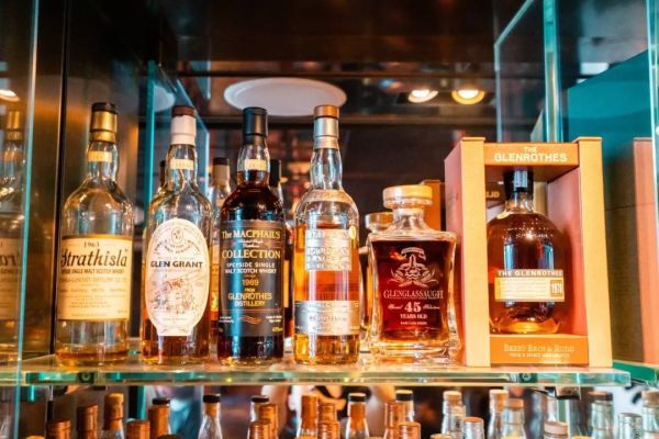 太古汇的五星级酒店里,藏着一间明星也爱打卡的Whisky Bar