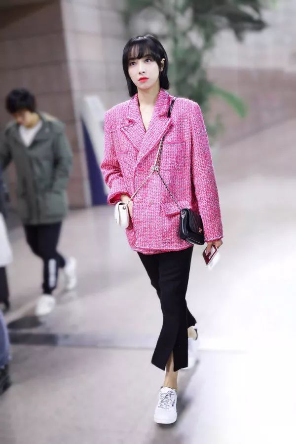 有什么是比背一只包,更简单的时髦方式?| FASHION