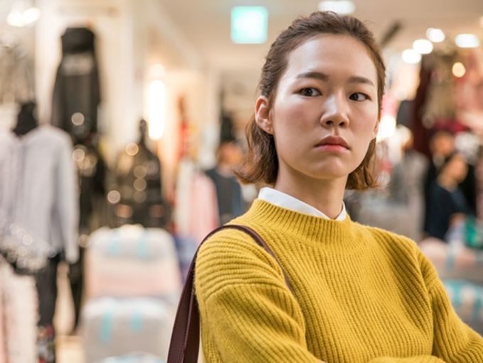 脸型、五官全是“硬伤”,这位女明星是如何自我造型的?