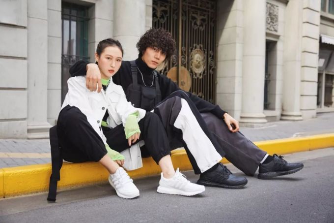 对质感有追求的潮人们,究竟会选择哪一双跑鞋?