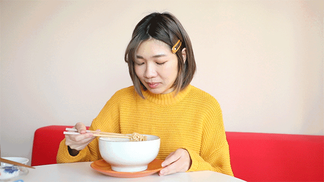 7.gif 原来,康师傅有200种口味!其中10种最奇葩的我替你试了...