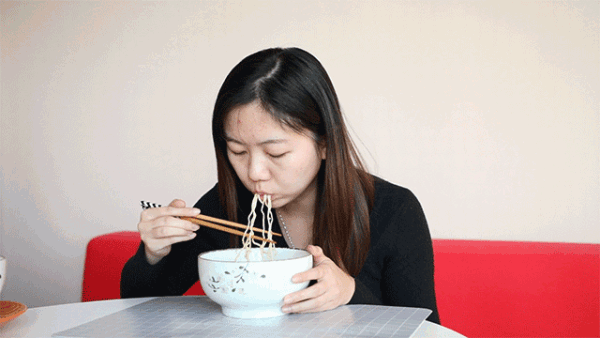 8.gif 原来,康师傅有200种口味!其中10种最奇葩的我替你试了...