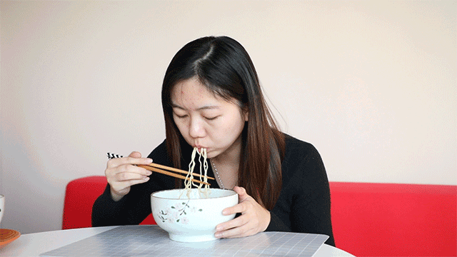 8.gif 原来,康师傅有200种口味!其中10种最奇葩的我替你试了...