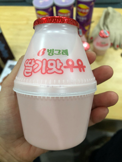 宾格瑞草莓牛奶