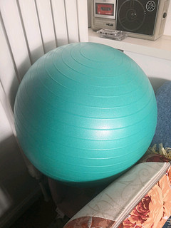 一家人的大玩具-迪卡侬健身瑜伽球