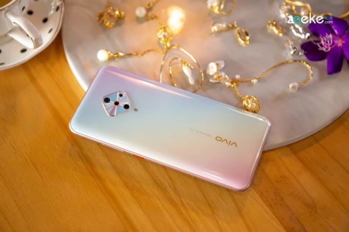 vivo Y9s 图赏:在“颜值即正义”的时代,奇招往往出奇效