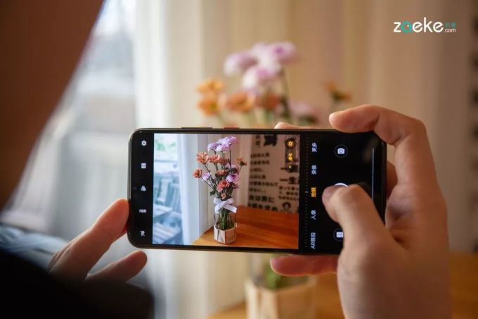 vivo Y9s 图赏:在“颜值即正义”的时代,奇招往往出奇效