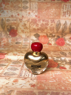moschino的红苹果香水
