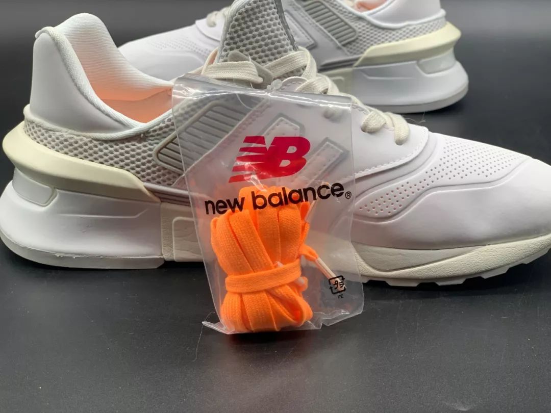 WEN球鞋测评-开箱 | New Balance 990v2 x MADNESS开箱 既干净又混沌的“新”潮流