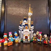 迪士尼城堡积木升级版8人仔。最适合圣诞