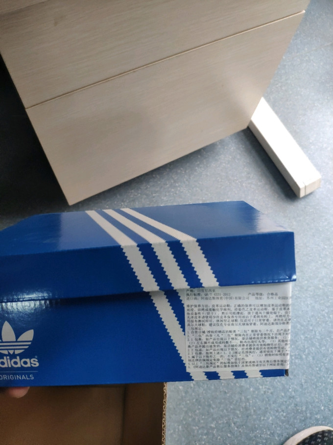 阿迪达斯童鞋
