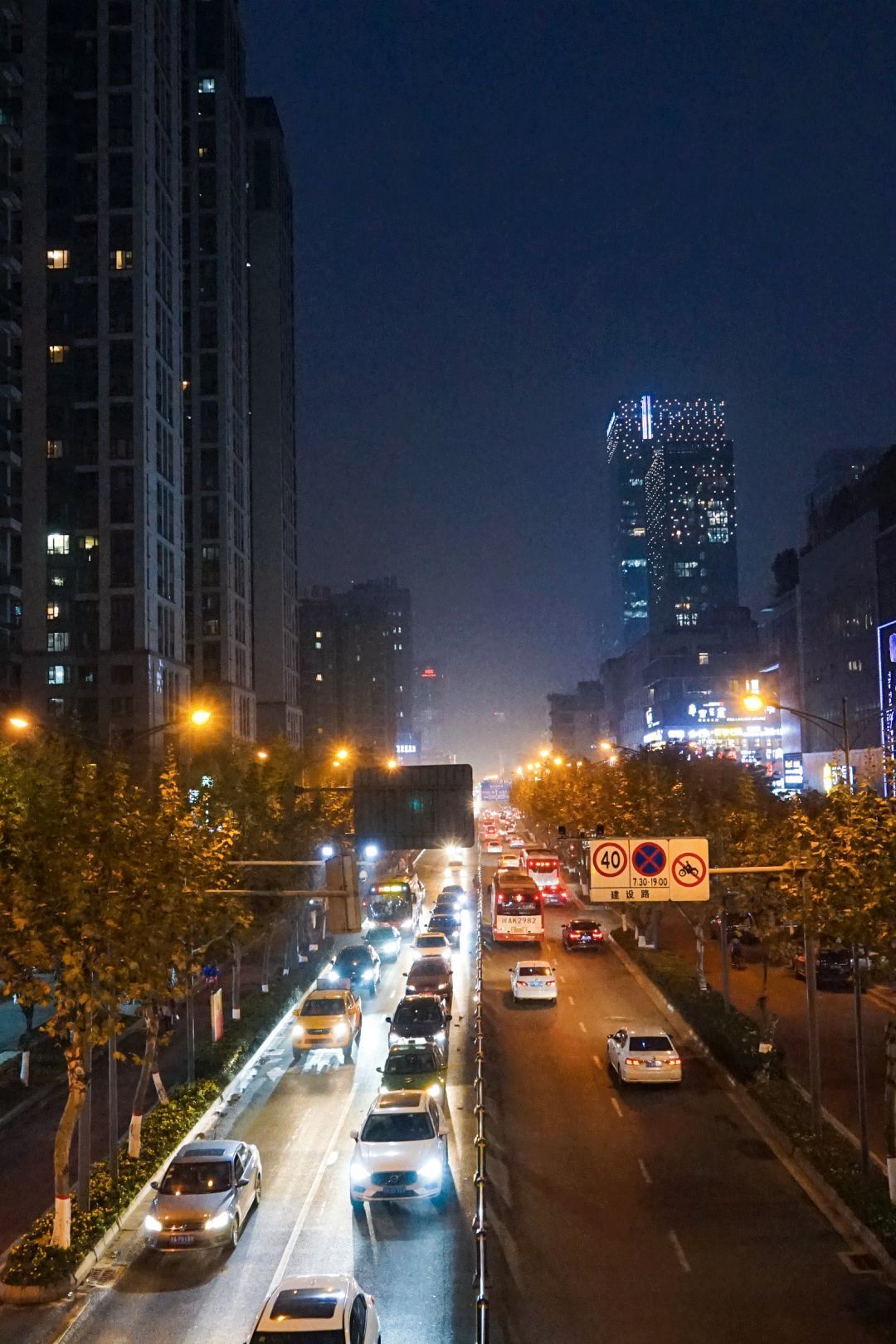 成都人不要再去挤建设路小吃街了