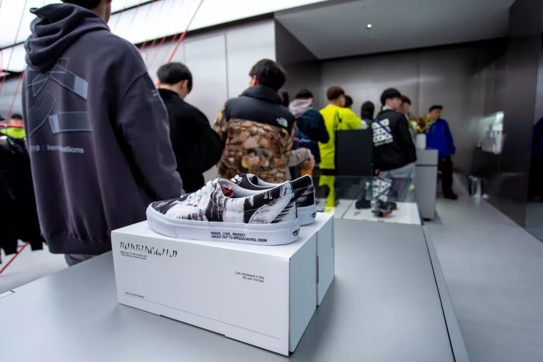 潮闻快食 | KITH x adidas TERREX 联名系列释出,Air Jordan OG 套装正式登场!