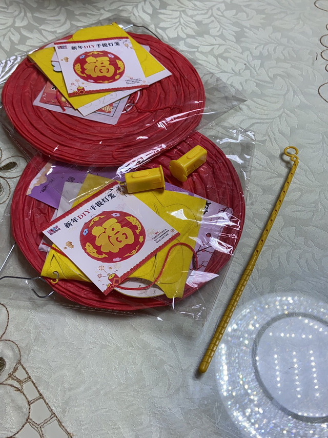 大红灯笼高高挂