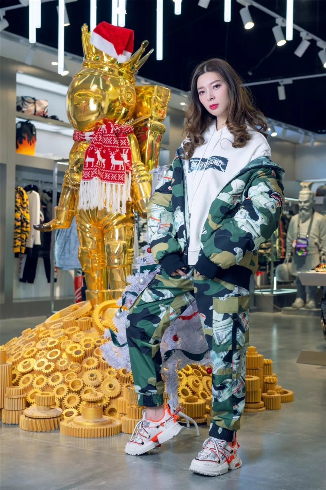 摩登姐妹花玩转汉街万达广场,带你解锁圣诞关键词