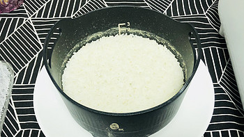 电饭煲也玩新花样，臻米脱糖养生煲，米汤分离更健康