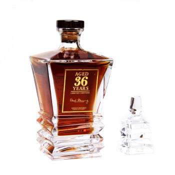 又添新的“镇桌之宝”，全球限量1200瓶的 Angus Dundee 36年 水晶樽 威士忌礼盒