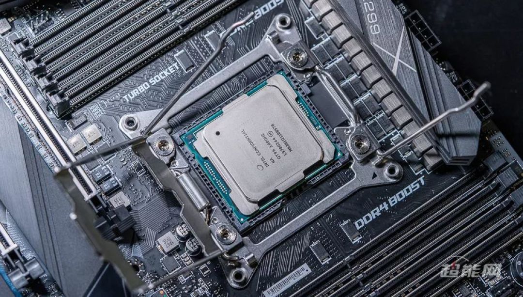 2019年度回顾之桌面CPU篇：Intel小修小改，AMD Zen 2架构大放异彩