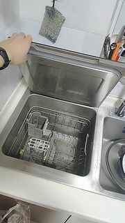 同事家的方太洗碗机～好像是老款