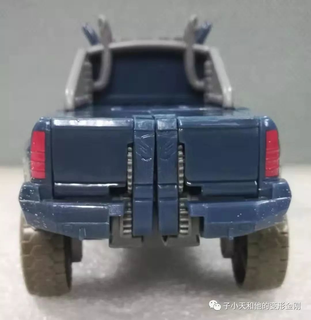 【评玩具】子小天：粑粑总测评《变形金刚 变2V级泥泞（淤泥）铁皮，涂装最好的铁皮！》