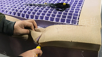 拆床垫 篇十三：拆火遍全美的骚紫色purple床垫，创新型材料的拉扯力和弹力可真香 