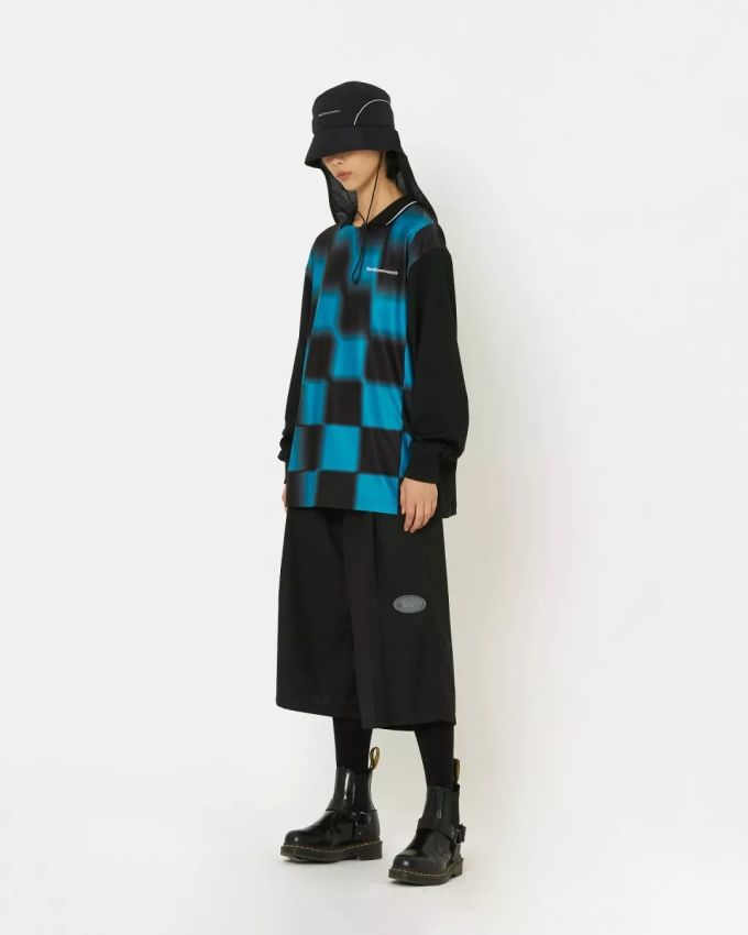 潮闻快食 | Burberry释出AirPods豹纹保护套;Randomevent发布2020春夏LOOKBOOK