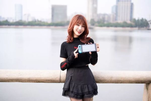 任天堂Switch国行版测评 | 锁服不锁卡,2099元带保修值不值?