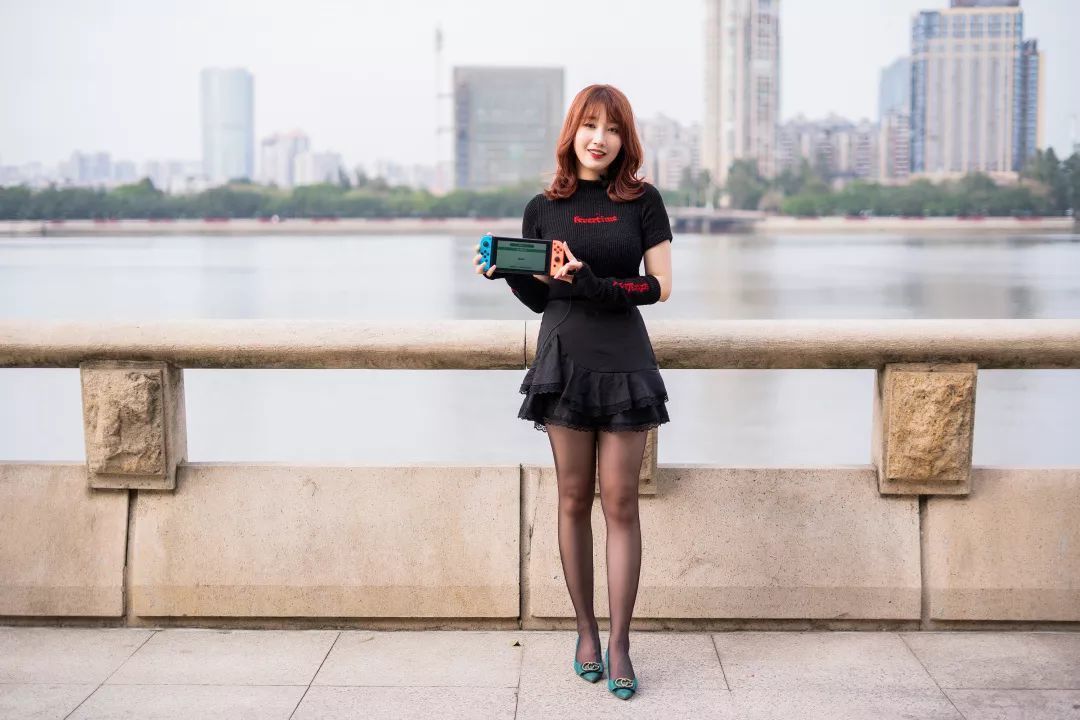 任天堂Switch国行版测评 | 锁服不锁卡，2099元带保修值不值？