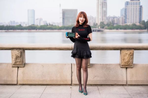 任天堂Switch国行版测评 | 锁服不锁卡,2099元带保修值不值?