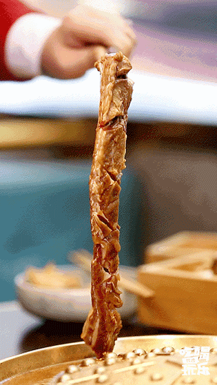 饭比肉好吃?神仙料理1.9折刷爆票圈!开哪火哪的新式水煎肉来高铁吾悦啦~