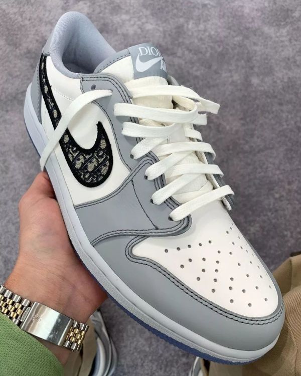 潮闻快食 | 低帮版本Dior x Air Jordan 1曝光;OPICLOTH 2020SS春季系列正式发布