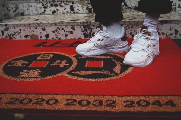 潮闻快食 | 低帮版本Dior x Air Jordan 1曝光;OPICLOTH 2020SS春季系列正式发布
