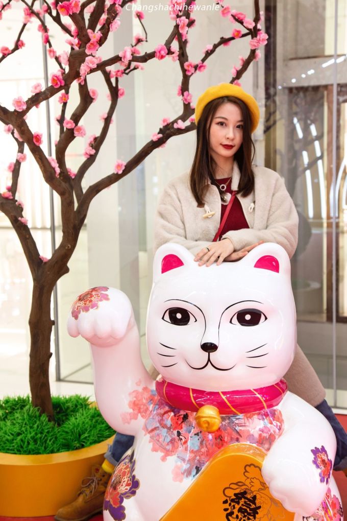 IMG_7398.gif 近百只Lucky Cat空降星城?长沙IFS邀你解锁星春祈福新方式~