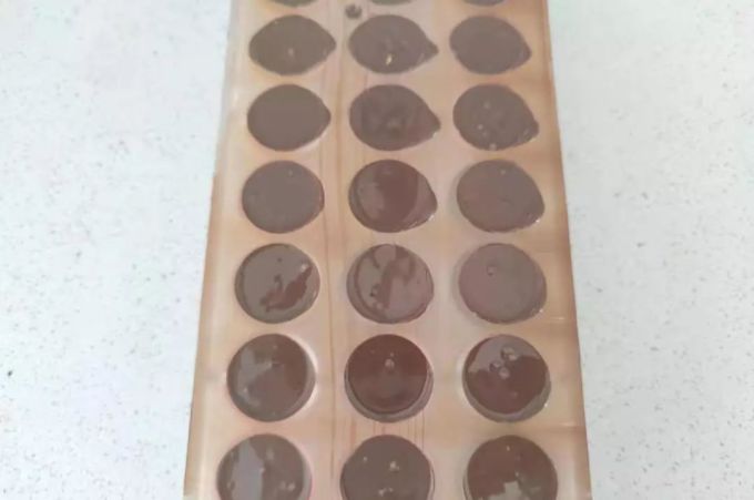 巧克力做的真难看,居然还有这么多人买,主要原因是?