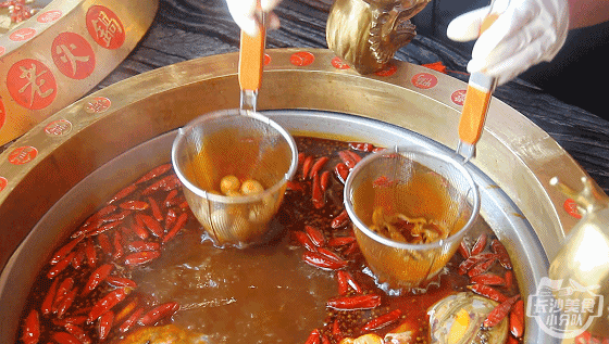 招牌菜品免费吃,无限续!吃完老板还送钱?这家店疯了~