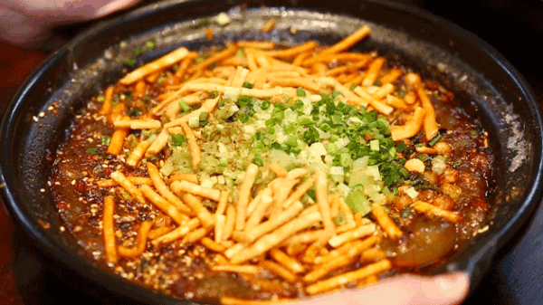 82年的那家耙豌豆肥肠砂锅,又回来了!