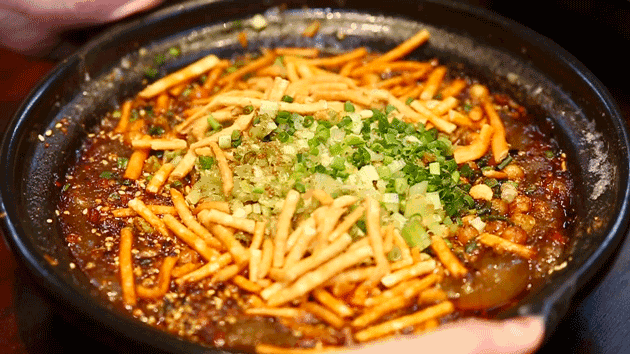82年的那家耙豌豆肥肠砂锅,又回来了!