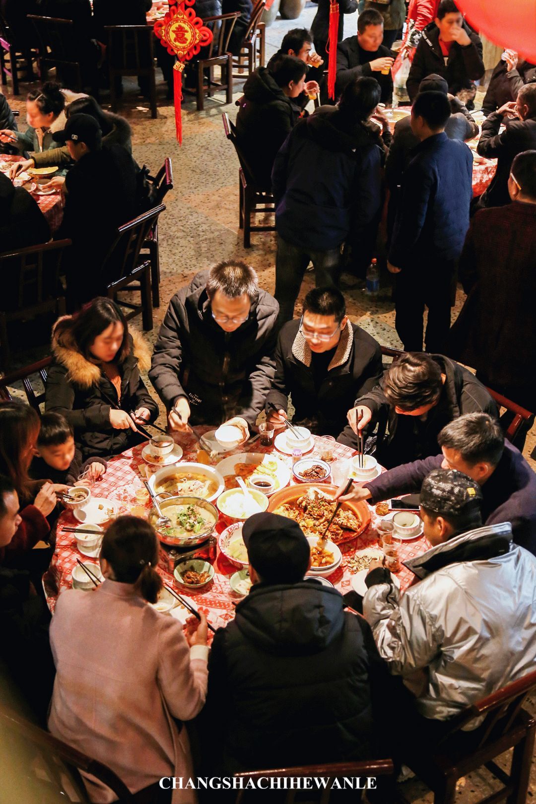 长沙惊现农村流水席主题餐厅！土锅土灶带你返璞归真，重拾童年味道~