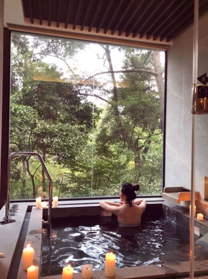 成都出发1h到的洞穴温泉、森林温泉,人均10+打卡周边美食!