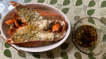 美食 篇一：春节在家吃什么？蒜蓉蒸波士顿龙虾分享