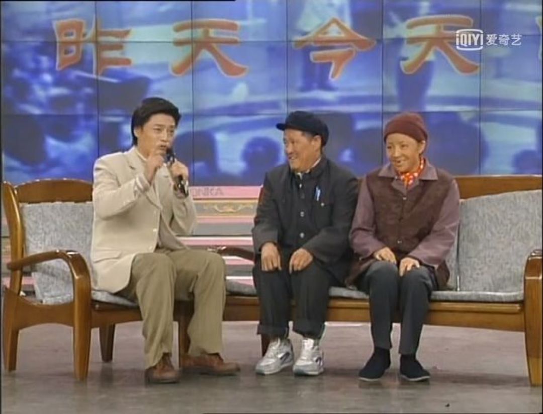 别出门了,今晚在家看春晚吧!或者看看三十年前的春晚也行!