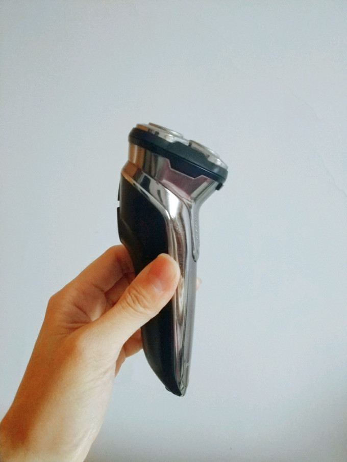 飞科电动剃须刀