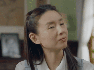 佟丽娅一直在苦笑?不,苦相和凄美是有区别的