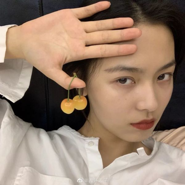 在 家 发 呆 / 不 如 自 拍