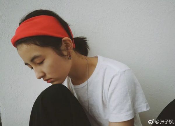 在 家 发 呆 / 不 如 自 拍