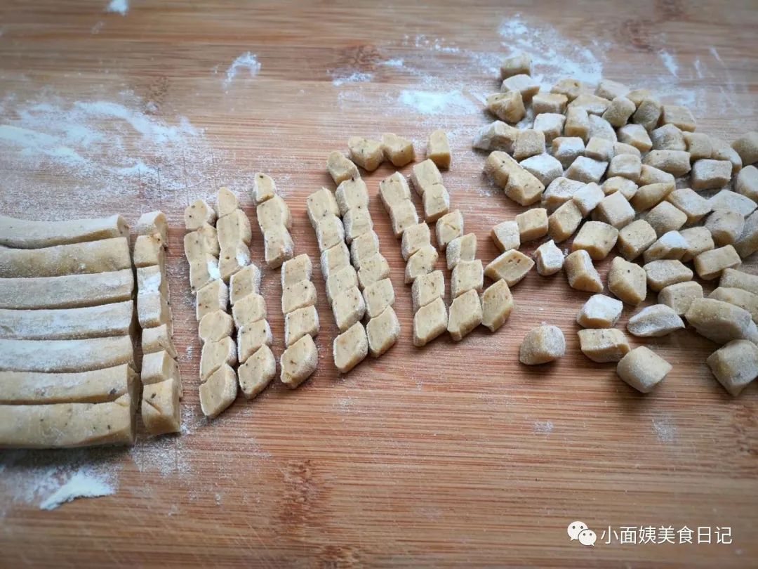 每年二月二习俗必吃它，一咬嘎嘣脆香酥可口，简单易做学会不用买 ！